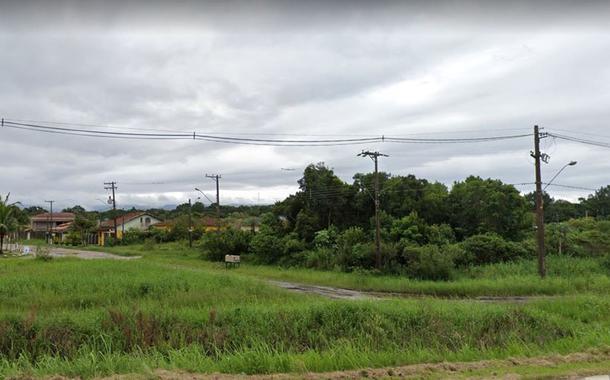 Polícia encontrou rapaz na Avenida das Palmeiras, em Itanhaém (SP)