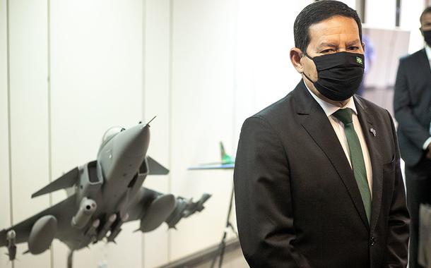 Vice-Presidente da República, Hamilton Mourão, durante visita à Exposição Semana da Asa. 21 de outubro de 2020