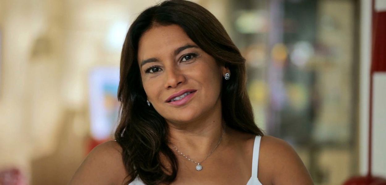 Dira Paes esgarça o teor reacionário do governo Bolsonaro Dira Paes esgarça o teor reacionário do governo Bolsonaro