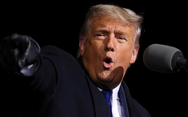 Trump discursa em comício de campanha em Omaha