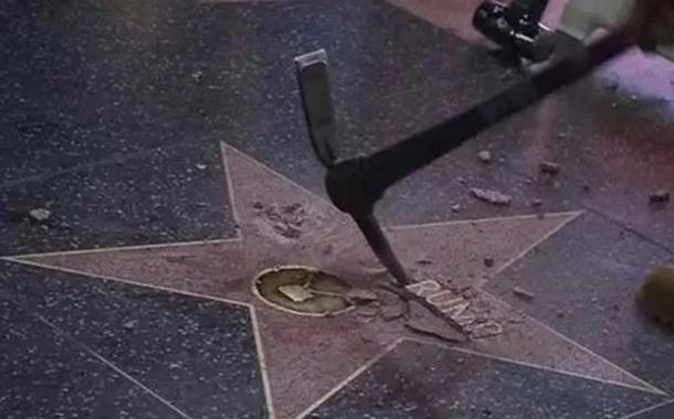 Homem destrói estrela de Donald Trump nos EUA