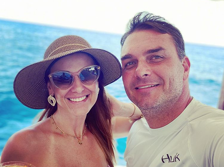 Flavio Bolsonaro e a esposa em Fernando de Noronha