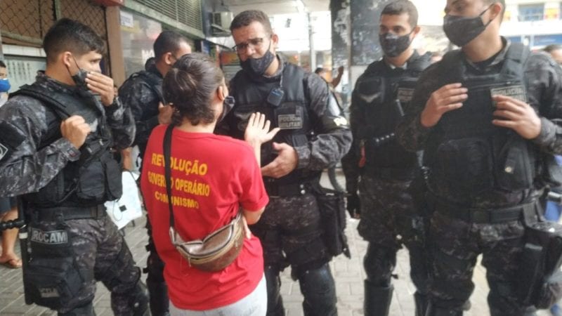 Policiais intimidam militante do PCO em Recife
