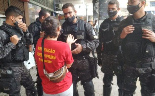 Policiais intimidam militante do PCO em Recife