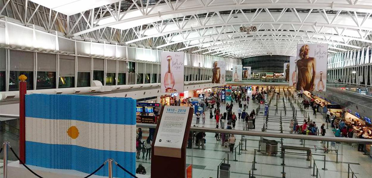 O Aeroporto Internacional Ministro Pistarini,  conhecido por Aeroporto Internacional de Ezeiza