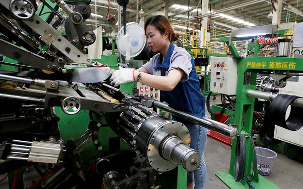 Linha de produção de uma fábrica em in Xingtai, na província de Hebei, China.