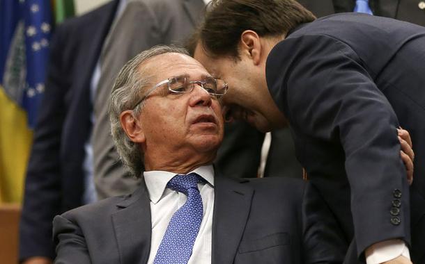 Ao lado do presidente da Câmara, Rodrigo Maia, o ministro da Economia, Paulo Guedes, vai à Comissão de Constituição e Justiça (CCJ) da Câmara, para debater a reforma da Previdência (PEC 6/19).