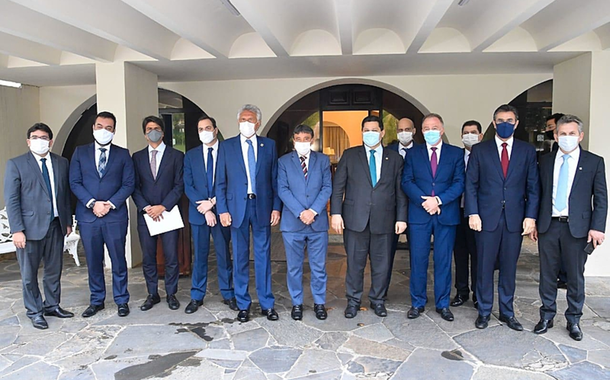 Governadores reunidos em Brasília em  (DF) em novembro com o então presidente do Senado, Davi Alcolumbre