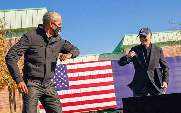 O ex-presidente Barack Obama e o candidato  a presidente dos Estados Unidos Joe Binden durante campanha EUA 02 11  2020