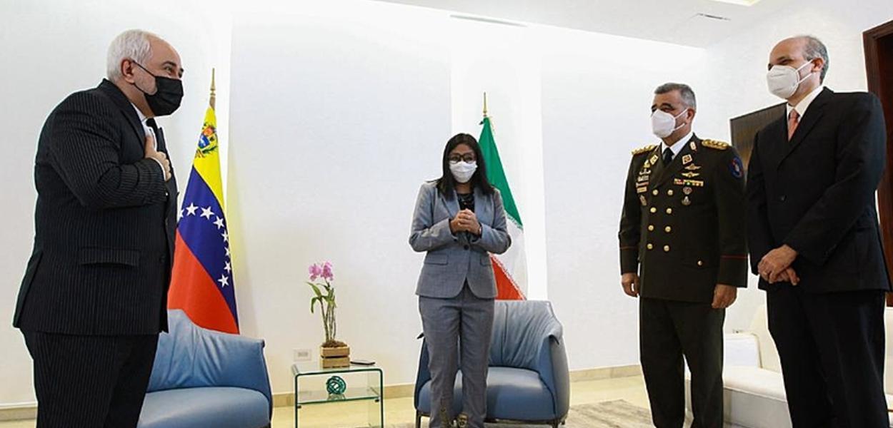 Chanceler Arreaza e Delcy Rodríguez, vice-presidenta da Venezuela, recebem Zarif, chanceler do Irã