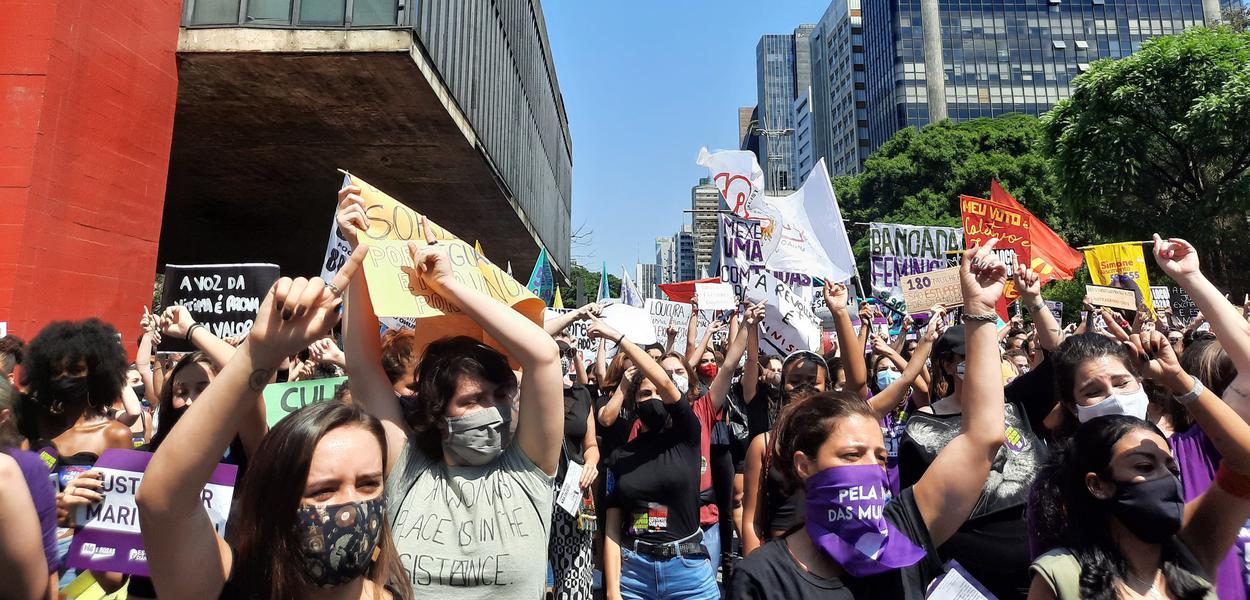 Protesto na Avenida Paulista pede Justiça para Mariana Ferrer