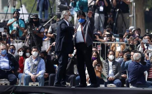 Evo Morales cruza a fronteira da Argentina e retorna à Bolívia
