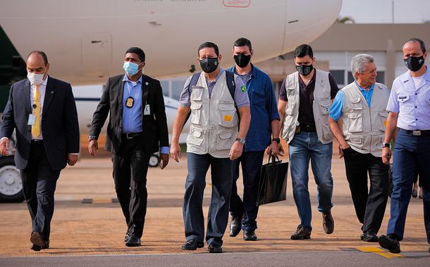 Hamilton Mourão durante Partida de Brasília para Manaus
