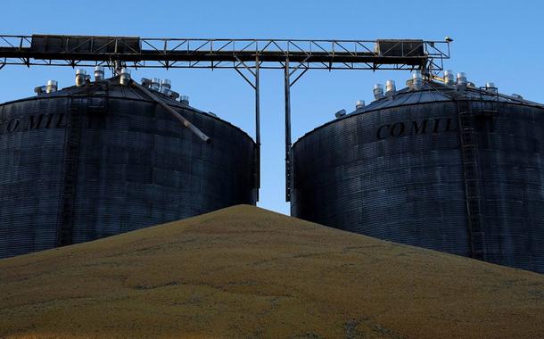 Silo para estoque de milho