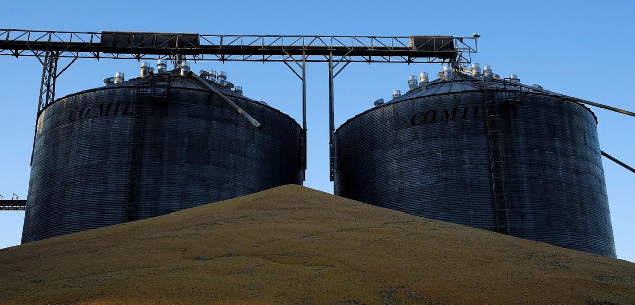 Silo para estoque de milho