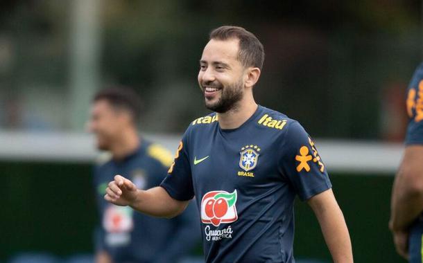 Everton Ribeiro