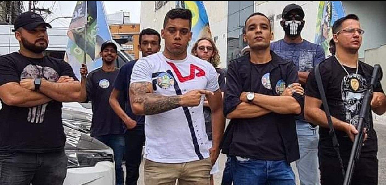 Gabriel Monteiro, candidato a vereador, com escolta.