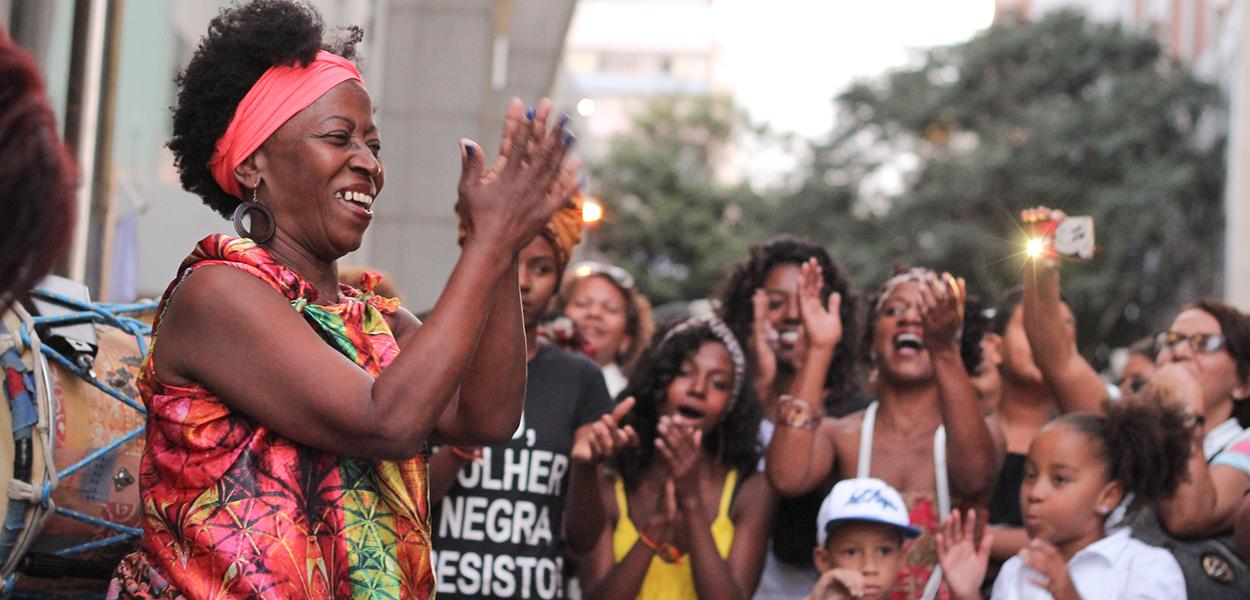 Mulheres negras marcham contra o racismo e a violência em Brasília