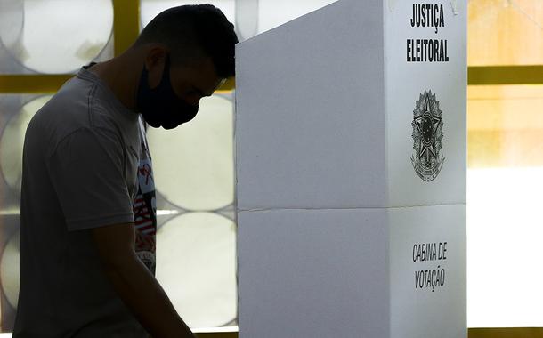 Eleitores vão ás urnas para as eleições municipais 2020.