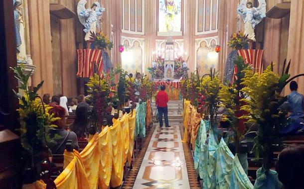 Fotografia da decoração na igreja em novembro de 2019