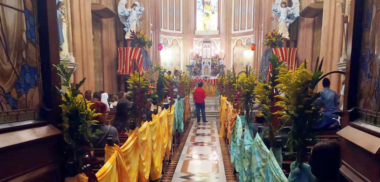 Fotografia da decoração na igreja em novembro de 2019