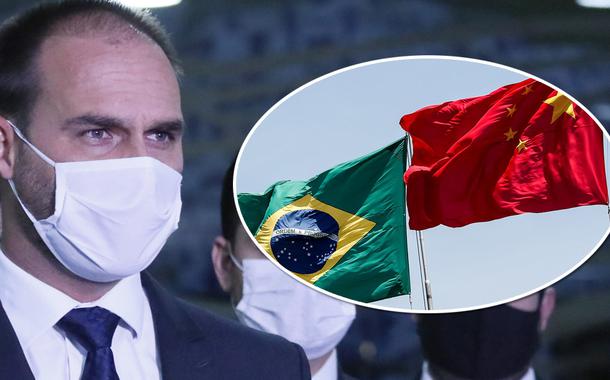 Eduardo Bolsonaro e bandeiras do Brasil e China