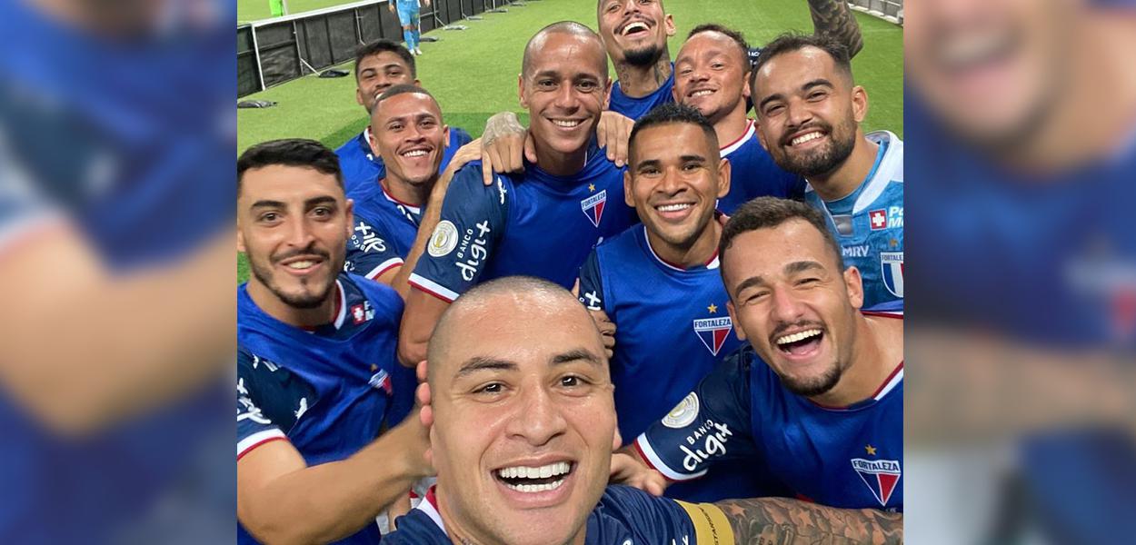 Wellington Paulista comemora o centésimo gol com selfie