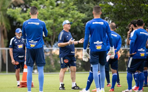 Felipão havia comandado o Cruzeiro em um período de 7 jogos de invencibilidade