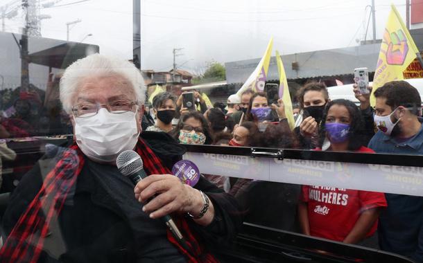 São Paulo SP 31 10 2020- Luiza Erundina e Boulos em campanha aqui no Grajaú, Zona Sul, a 26 km da Praça da Sé.  militância empolgou de vez e nem a LuizaErundina conseguiu ficar em casa.foto Twitter