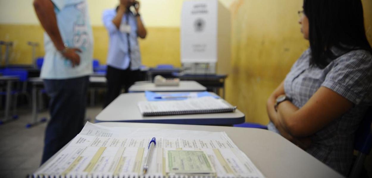 Em Belém, no Pará,  urna eletrônica apresenta problema e é preciso ser trocada