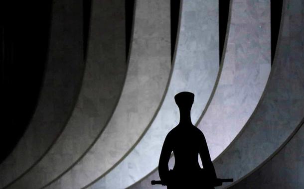 Estátua da Justiça em frente ao Supremo Tribunal Federal em Brasília