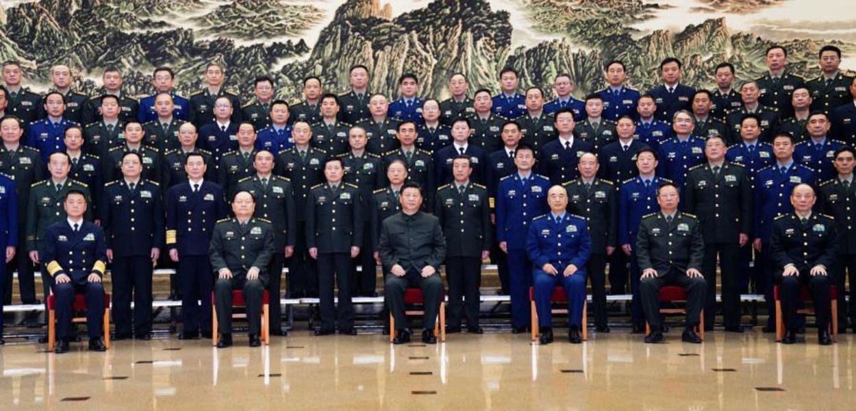 Xi Jinping e militares chineses