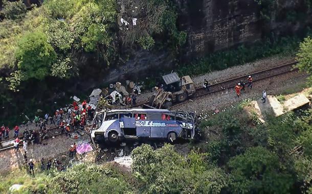 Mulher relata angústia de ter sobrevivido a acidente de ônibus em Minas