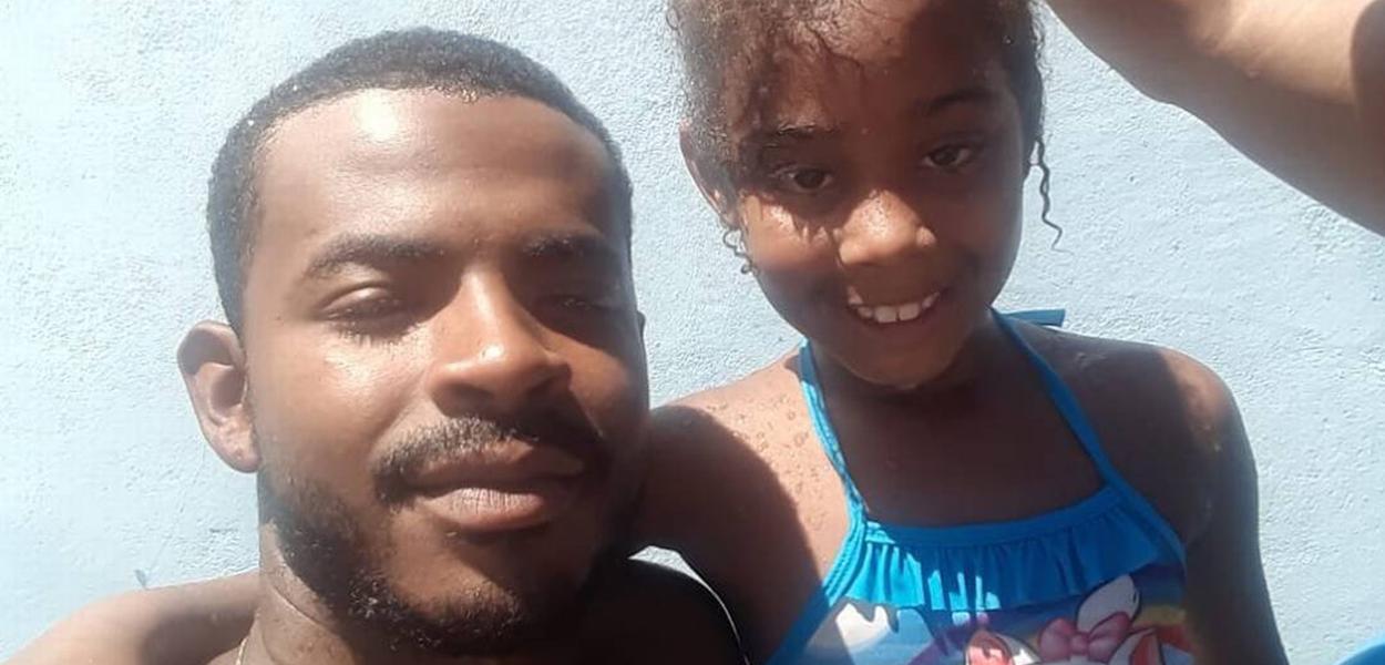 Maycon Douglas Moreira Santos perdeu a filha de 7 anos baleada em operação policial na em Duque de Caxias, na Baixada Fluminense (RJ)