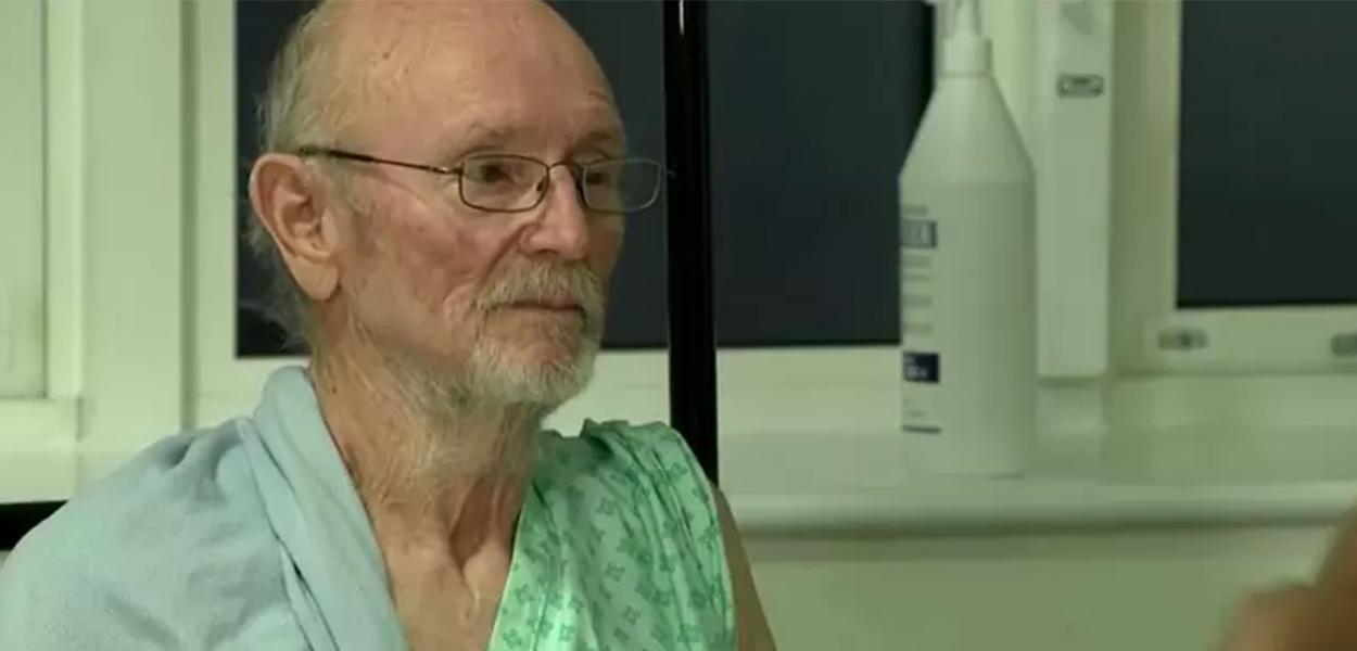 William Shakespeare recebe vacina no Reino Unido