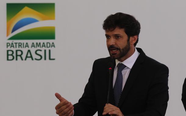 O ministro do Turismo, Marcelo Álvaro Antônio, participa do lançamento da retomada do turismo no Palácio do Planalto