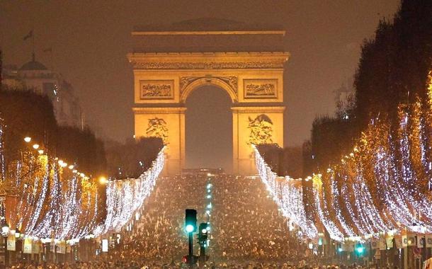 Avenida Champs-Elysées, em Paris, França