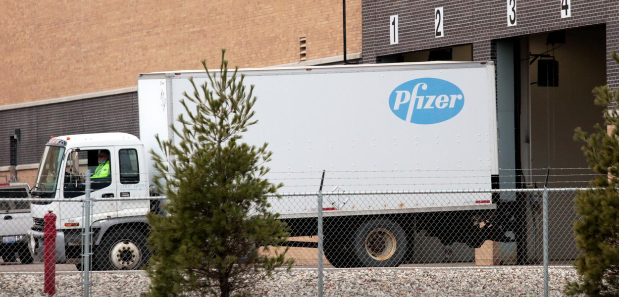 Rastreadores de temperatura mostraram que cerca de 1.000 das injeções feitas pelas farmacêuticas BioNTech e Pfizer podem não ter sido mantidas em temperatura fria o suficiente durante o traslado