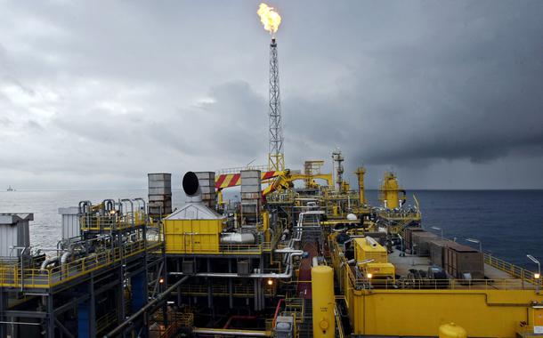 Aepet divulga lista dos deputados que entregaram o pré-sal, estado por estado