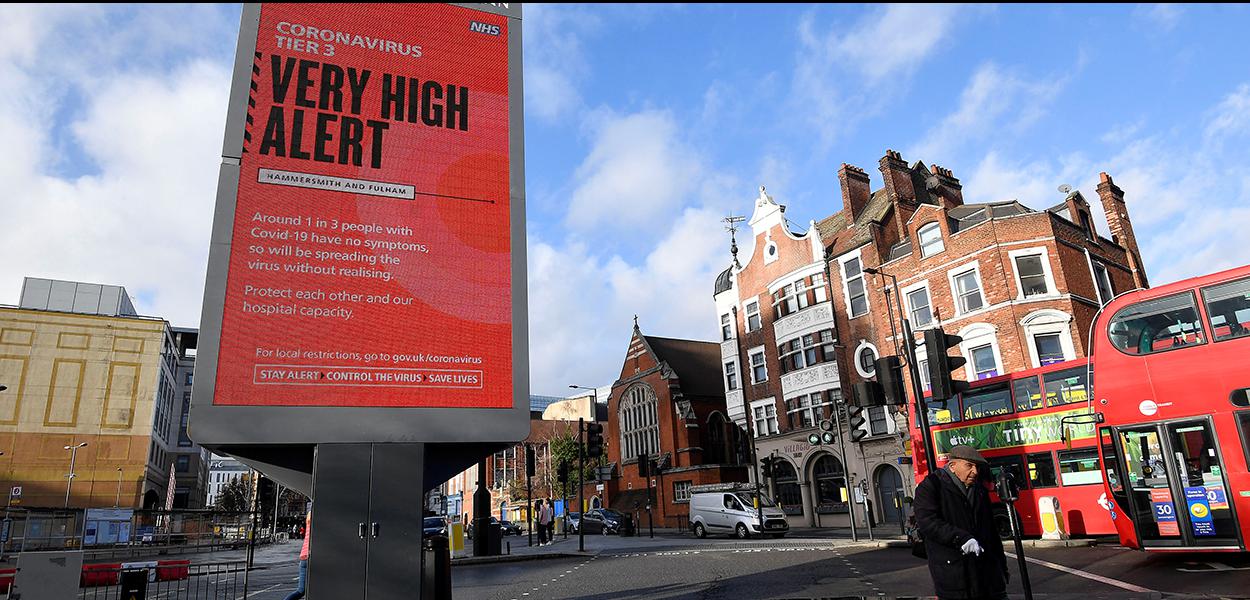 Alerta do governo britânico sobre a Covid-19 em Londres. 19/12/2020