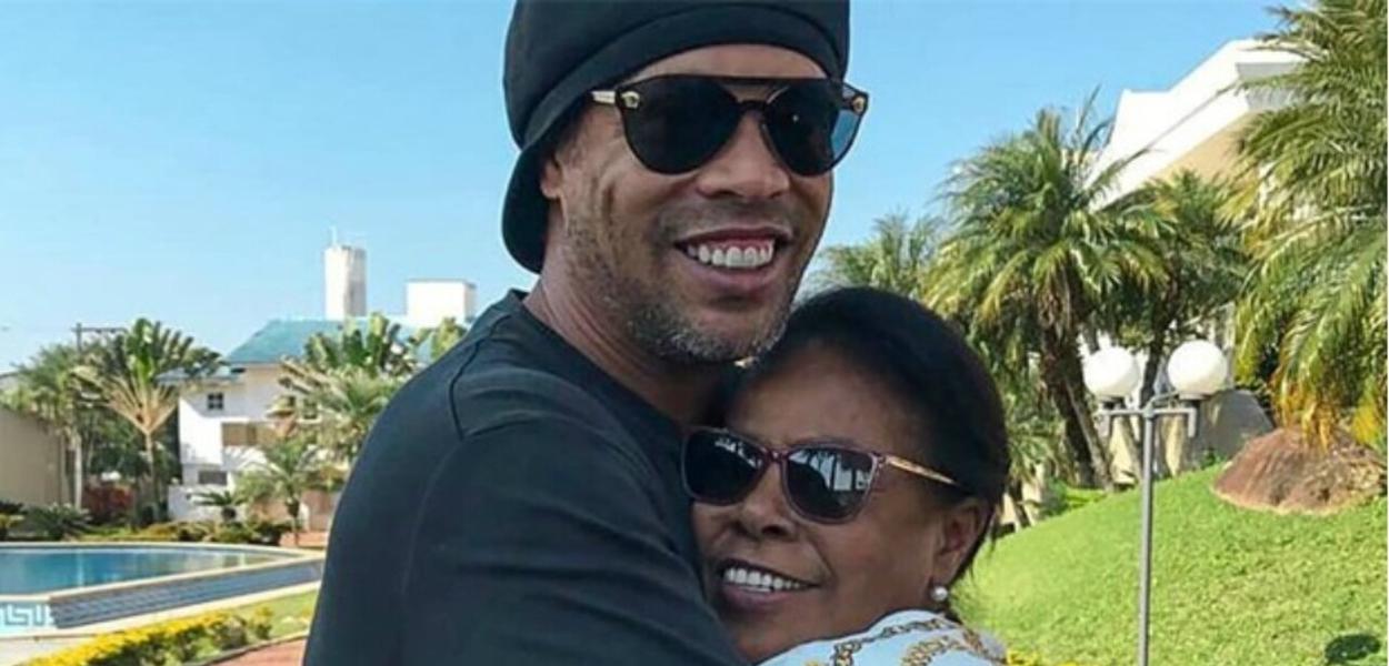 Ronaldinho Gaúcho e a mãe, Miguelina Elói Assis dos Santos