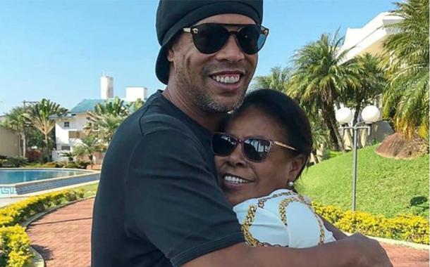 Ronaldinho Gaúcho e a mãe, Miguelina Elói Assis dos Santos