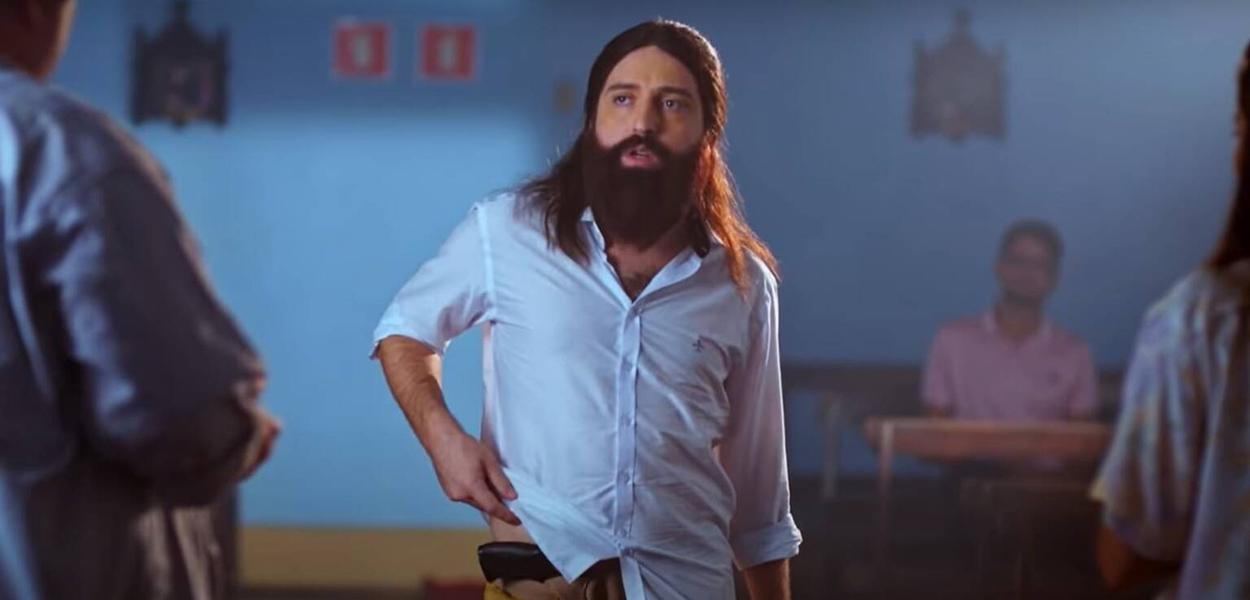 Gregório Duvivier vive "Jesus hétero" em esquete do Porta dos Fundos