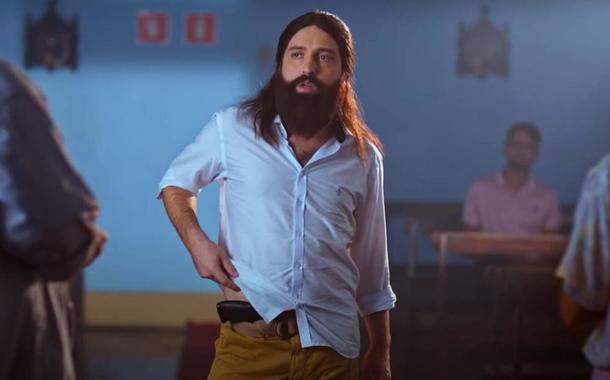Gregório Duvivier vive "Jesus hétero" em esquete do Porta dos Fundos