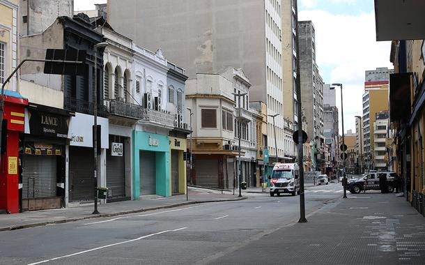  Comércio fechado na rua 25 de Março durante a quarentena.