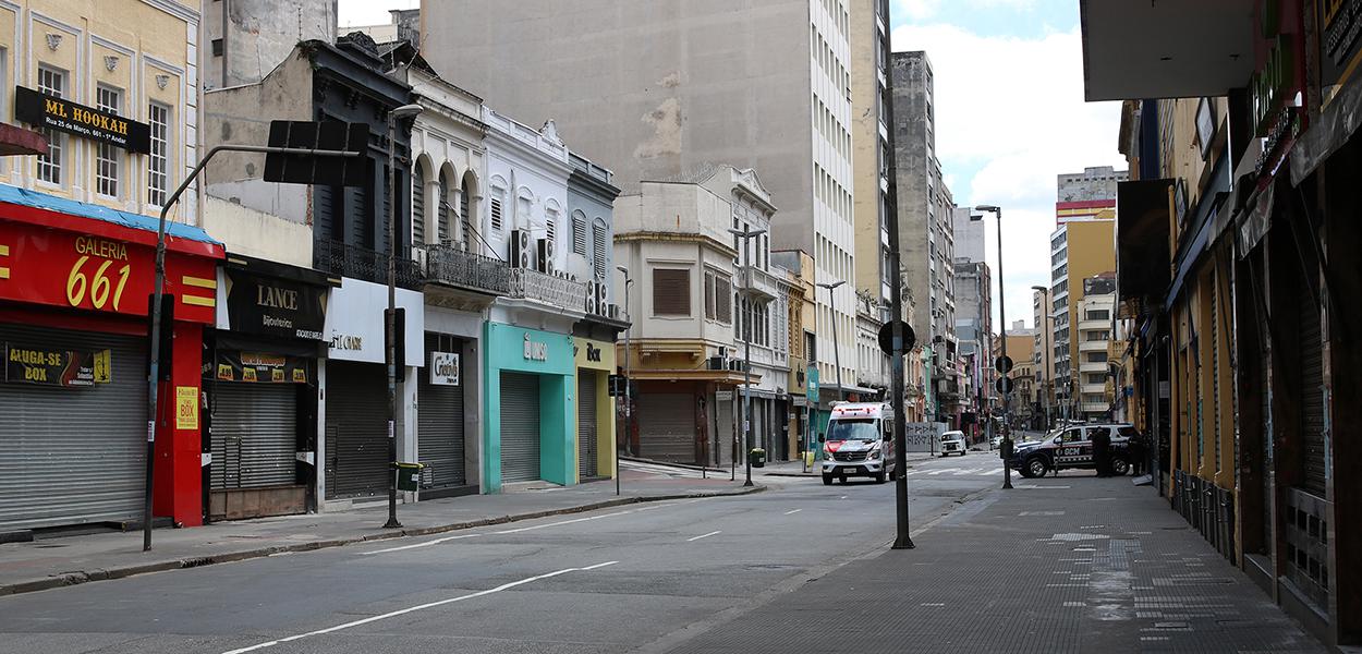  Comércio fechado na rua 25 de Março durante a quarentena.