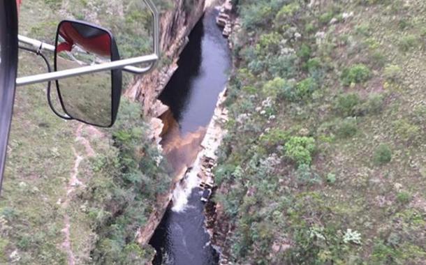 Bombeiros buscam vítimas de cabeça d'água em Capitólio (MG)