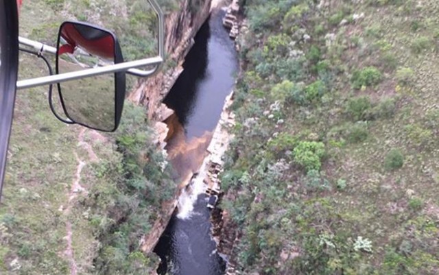 Bombeiros buscam vítimas de cabeça d'água em Capitólio (MG)