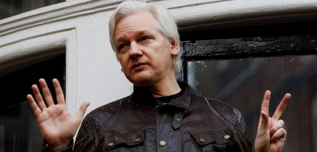 Assange quer depor no Senado dos EUA sobre interferência russa na eleição