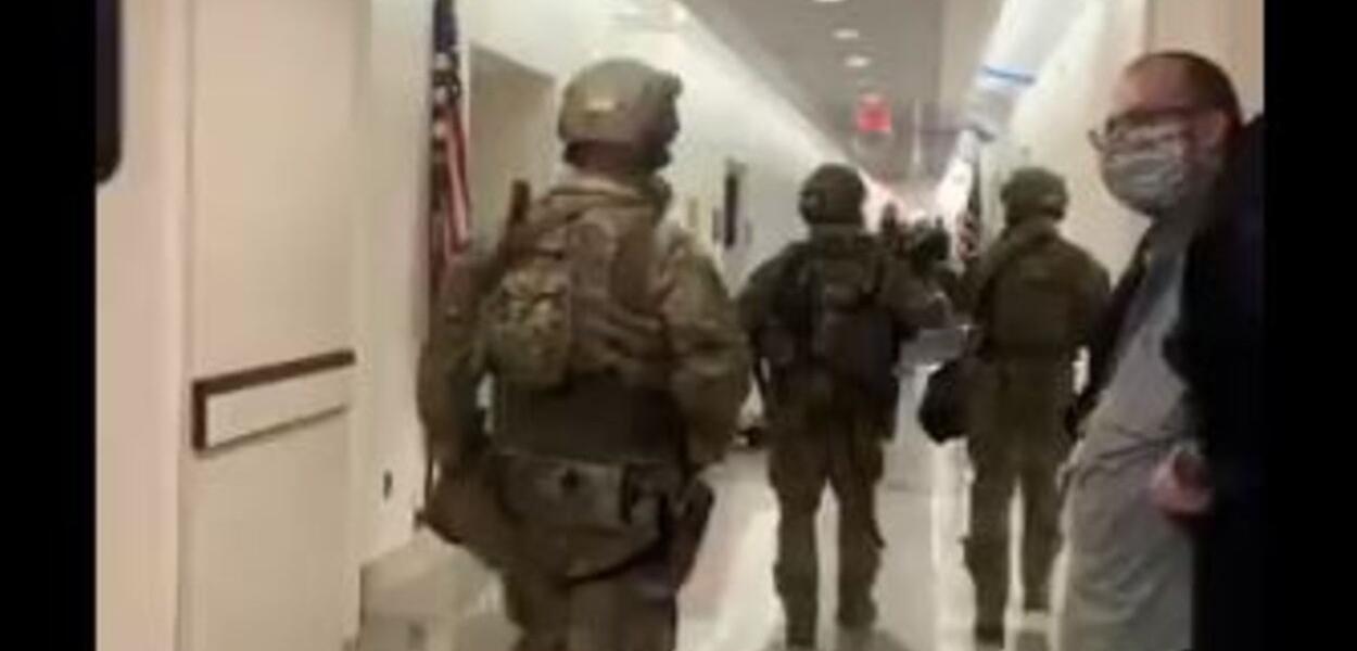 Equipes da SWAT no Capitólio